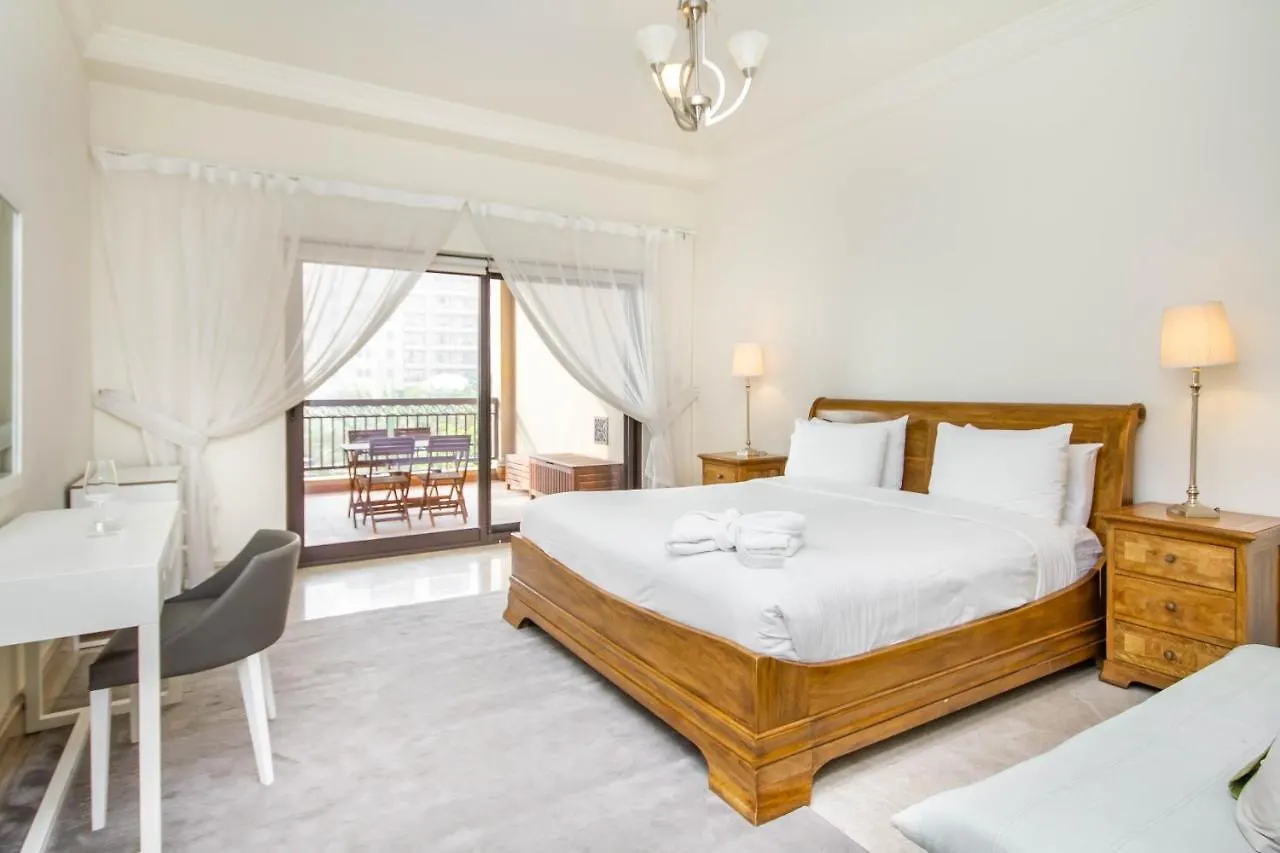 Bespoke Holiday Homes - Palm Jumeirah- 2 Bedroom Beach & Pool Access, South Residence Dubai Apartment