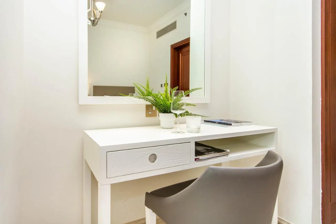 Bespoke Holiday Homes - Palm Jumeirah- 2 Bedroom Beach & Pool Access, South Residence Dubai Apartment